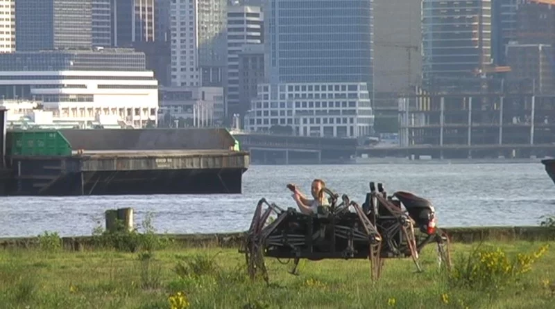 Sam Meyer rides the spider in Vancouver (Photo: Mondo Spider)