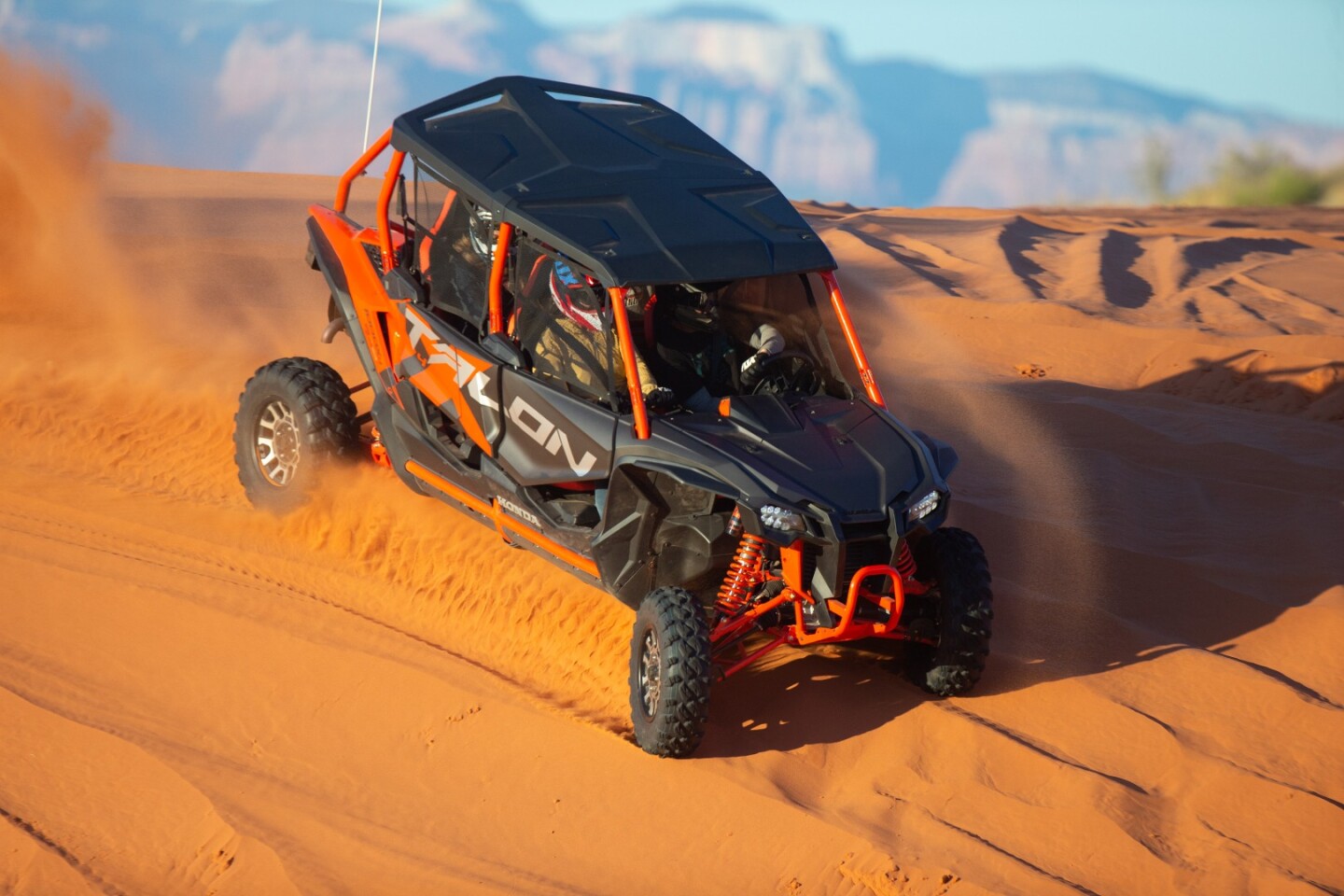 The suspension constantly self-adjusts for excellent comfort, handling and control