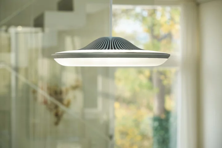 The Fluxo smart lamp is a pendant lamp that features over 300 white and color LEDs