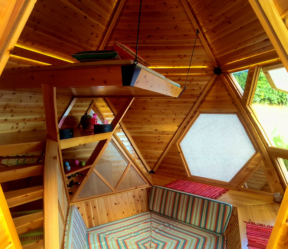Building an EcoPod takes three people two days