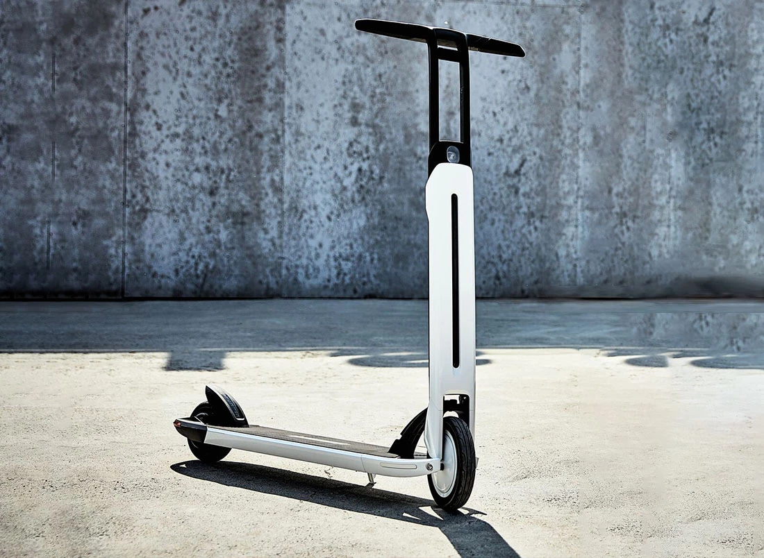 The rear fender/brake not only slows the ride down, but serves as a power switch, ride mode selector and lighting controller