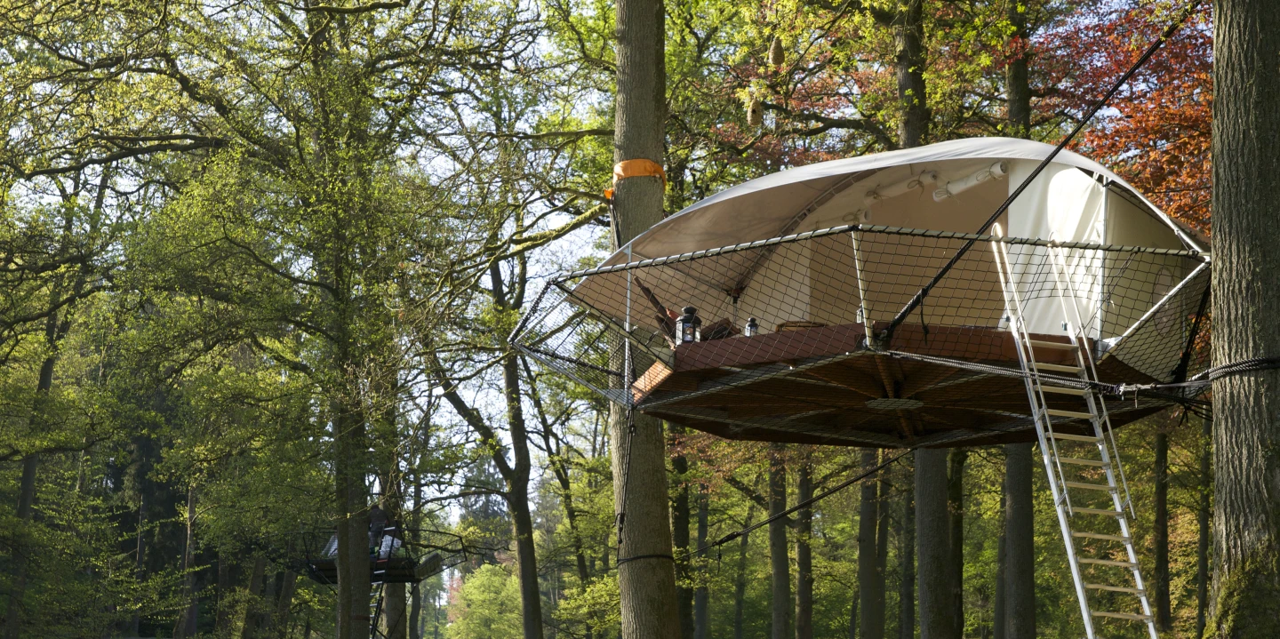 Dutch arboriculturist Bruno de Grunne and architect Nicolas d'Ursel from Trees and People have invented a new suspension style cabin called Dom'Up