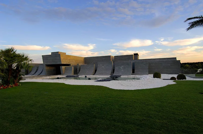 "1001 Nights" private dwelling by architects A-Cero