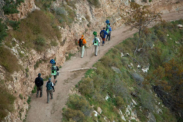 A team of five people mounted with Trekkers and accompanied by ten Google engineers walked the trails of the majestic canyon and gathered images over a period of three days