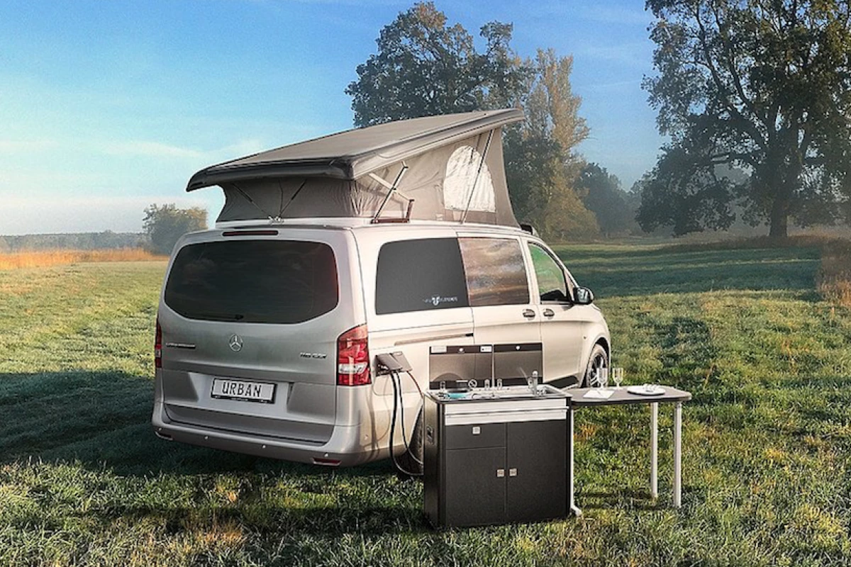 Thanks to left and right hookups, the VanTourer Urban kitchen can be used on either side of the van
