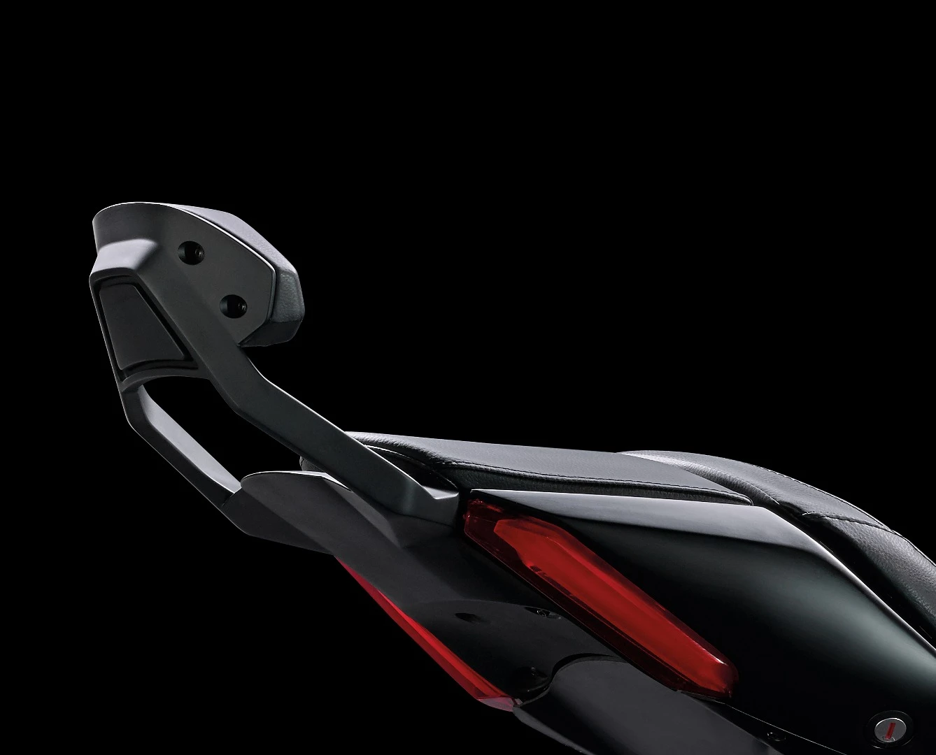 Ducati XDiavel S: sissy bar is available with a tiny backrest