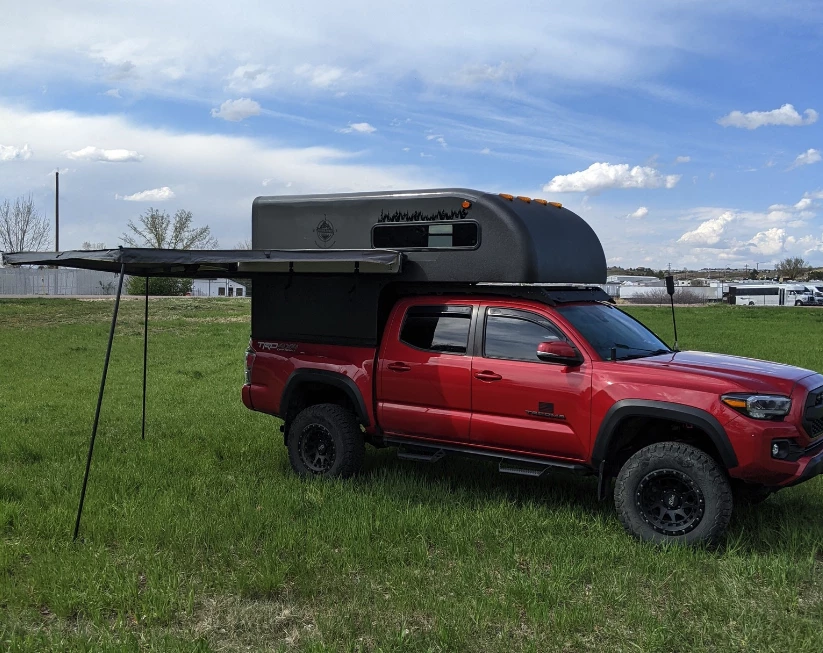 On the plus side, the high fixed roof ensures better protection from the elements without any flapping in the wind