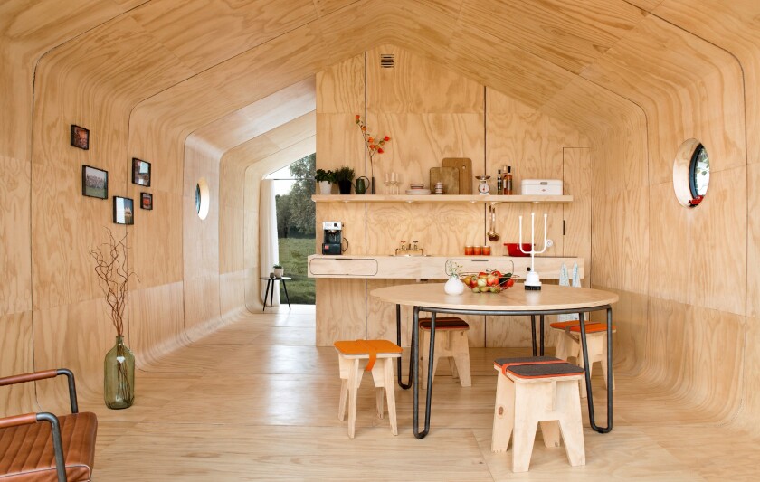 The Wikkelhouse's kitchenette and dining area