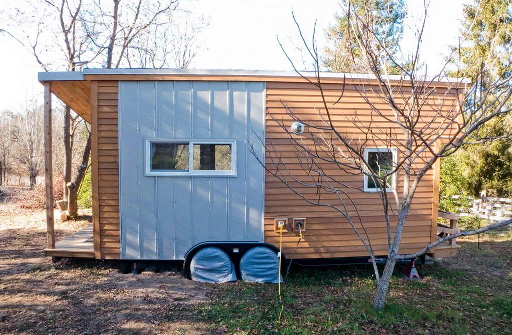 The mobile home on wheels is ready for travel and can be moved to different locations without destroying the natural habitat