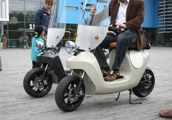 Black and white models side by side (Photo: Waarmakers)