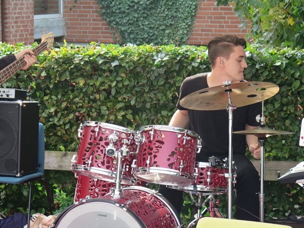 The gig featured instruments created by Olaf Diegel, including guitars and bass guitars, a drum kit and a keyboard