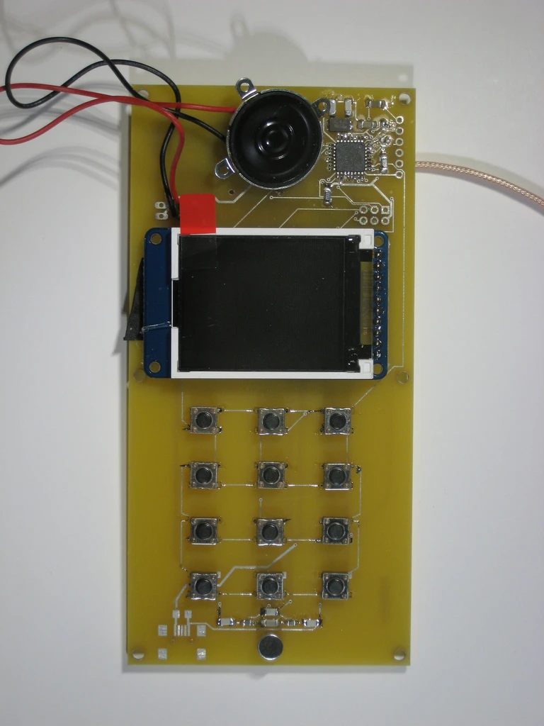 Inside the prototype DIY Cellphone (Photo: David Mellis)