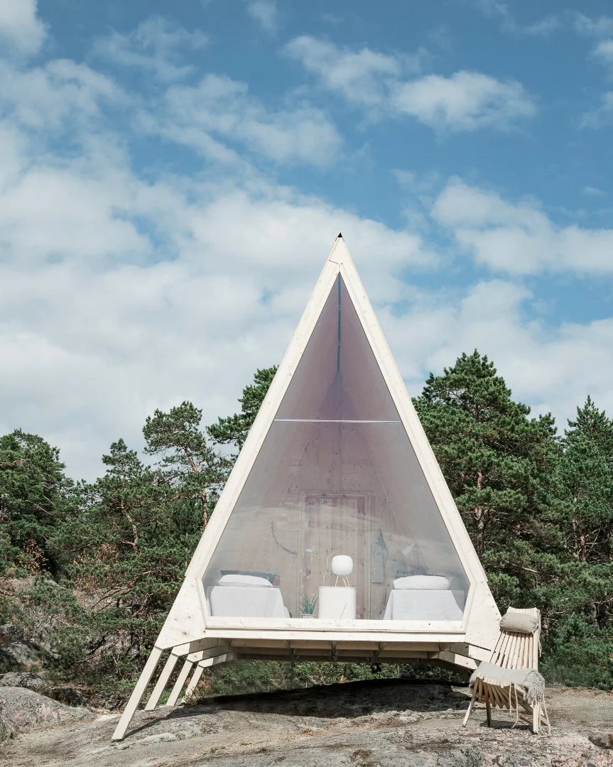 Nolla cabin: extendable legs allow it to be set up on uneven ground