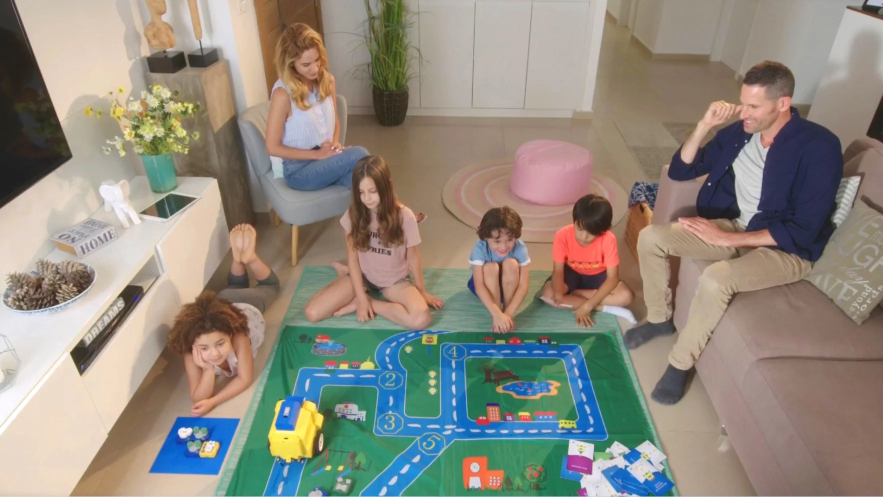 Various play mats are available to challenge Algobrix coders to sequence commands so that the bots drive around and hit target zones