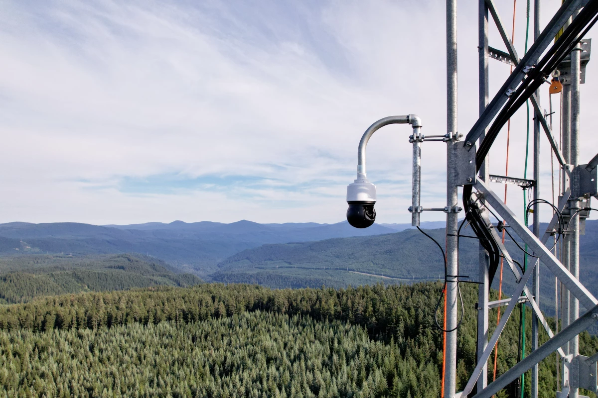 These high-definition cameras can monitor up to 10 miles in all directions