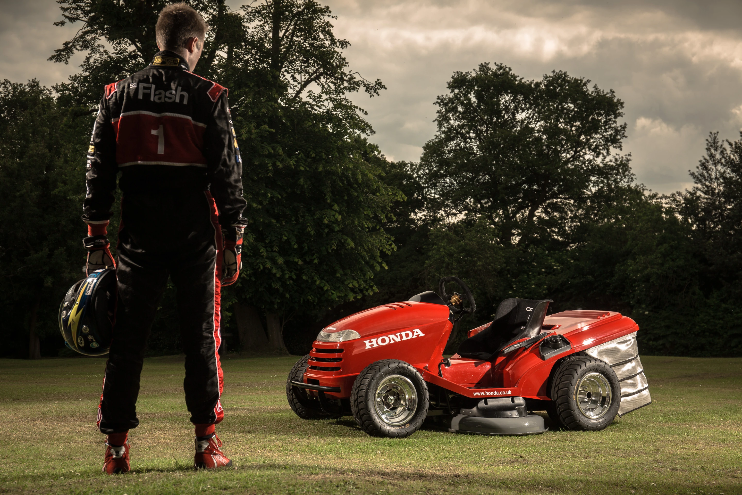 Honda’s HF260 Lawn Tractor weighs only 140 kg (308 lb) with 96 Nm (70 lb.ft) of torque output and 109 hp