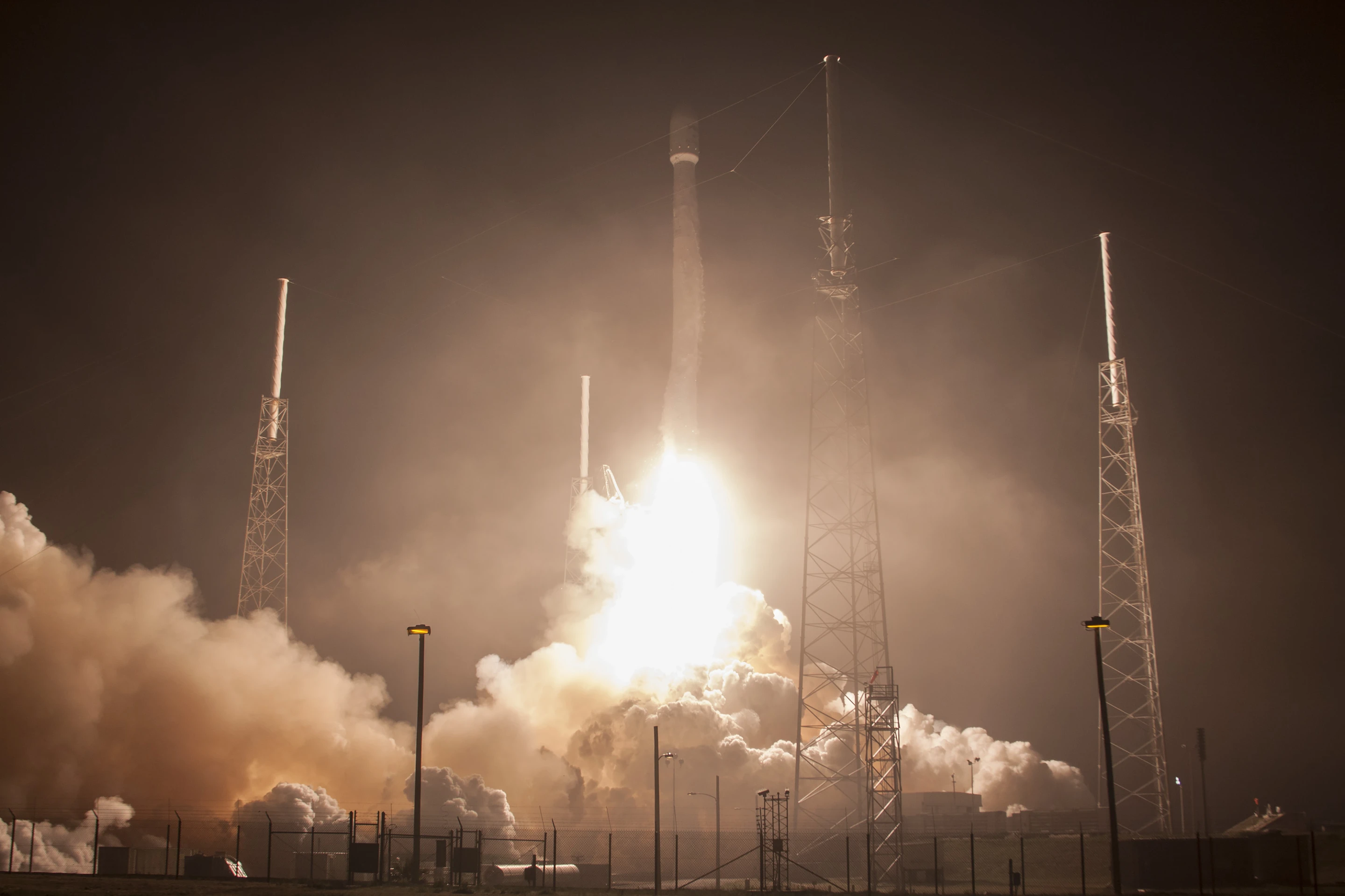 Launch of the ion-propelled satellites (Photo: SpaceX)