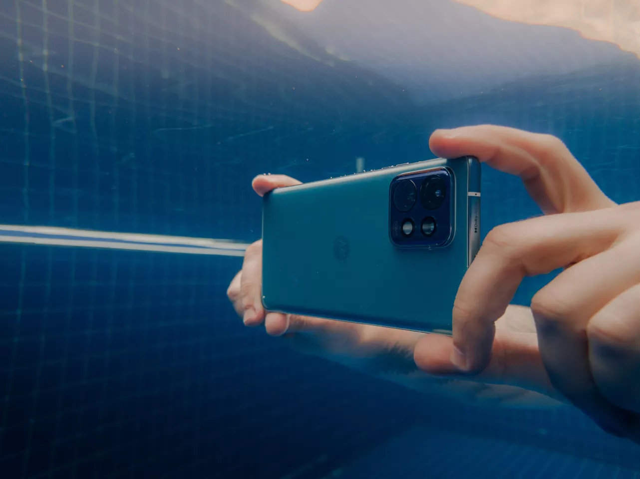 No need to panic if the Edge 40 Pro is intentionally or accidentally submerged in water, as it's sealed to IP68 standards