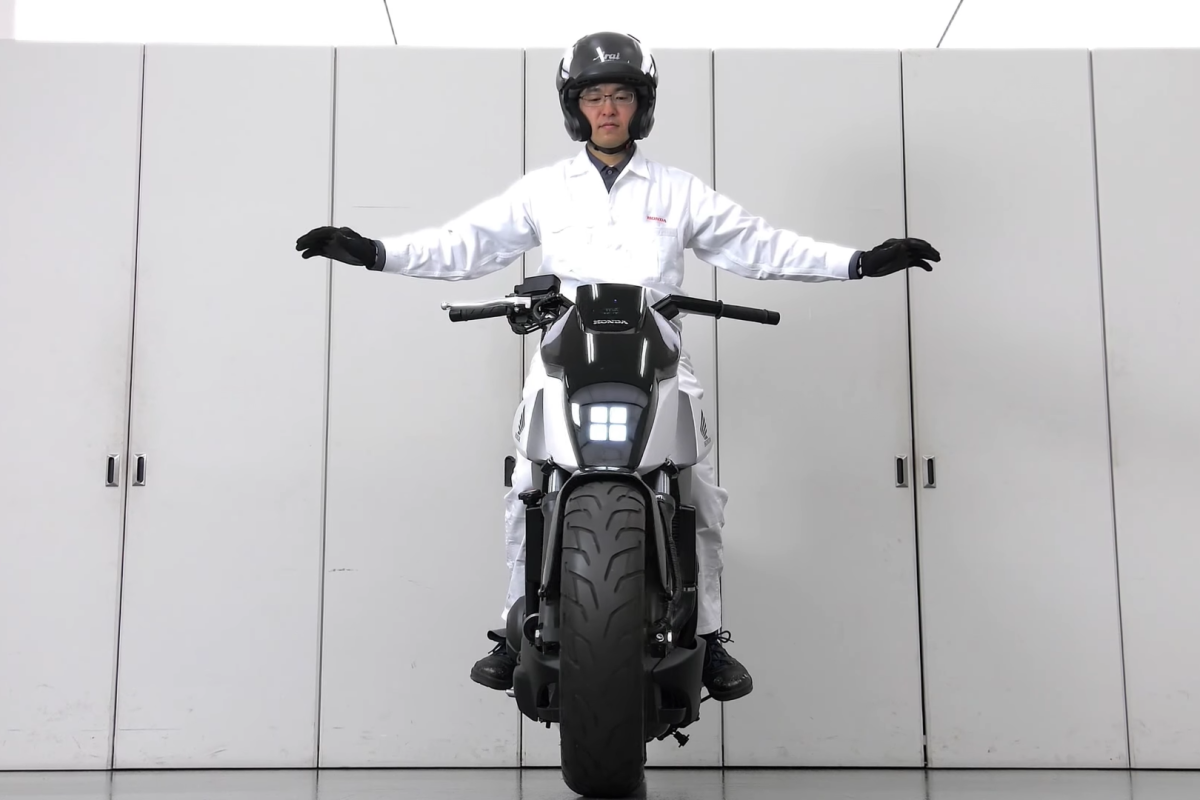 Honda s self balancing motorcycle follows you around like a puppy