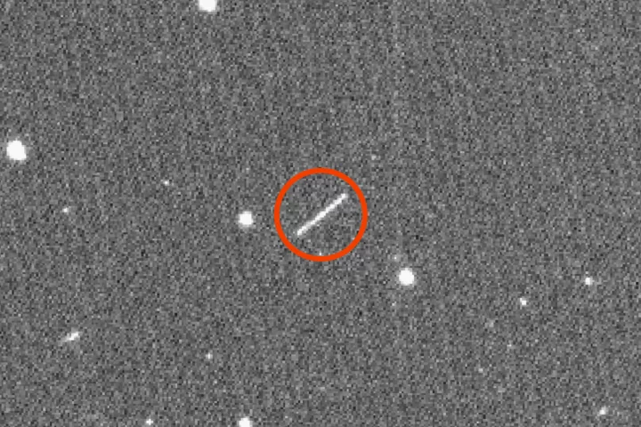 Asteroid 2020 QG, appearing as a streak in the sky in this image from the Zwicky Transient Facility telescope