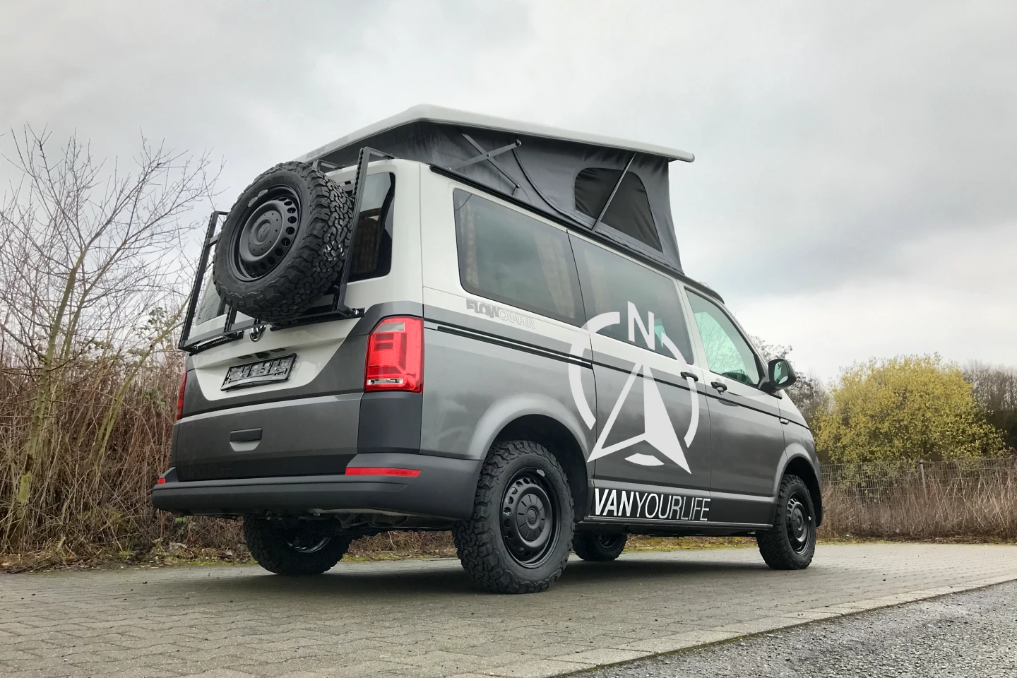 Flowcamper Casper with pop-up roof and spare tire carrier