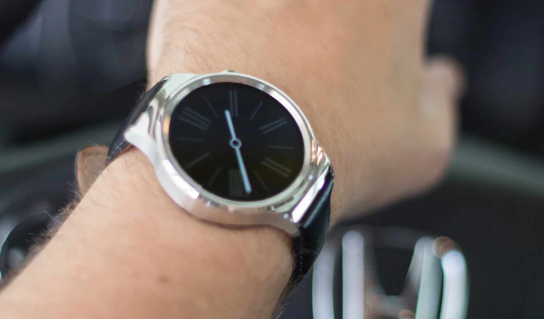 The Huawei Watch easily lasts more than a day, even with its always-on clock face setting turned on