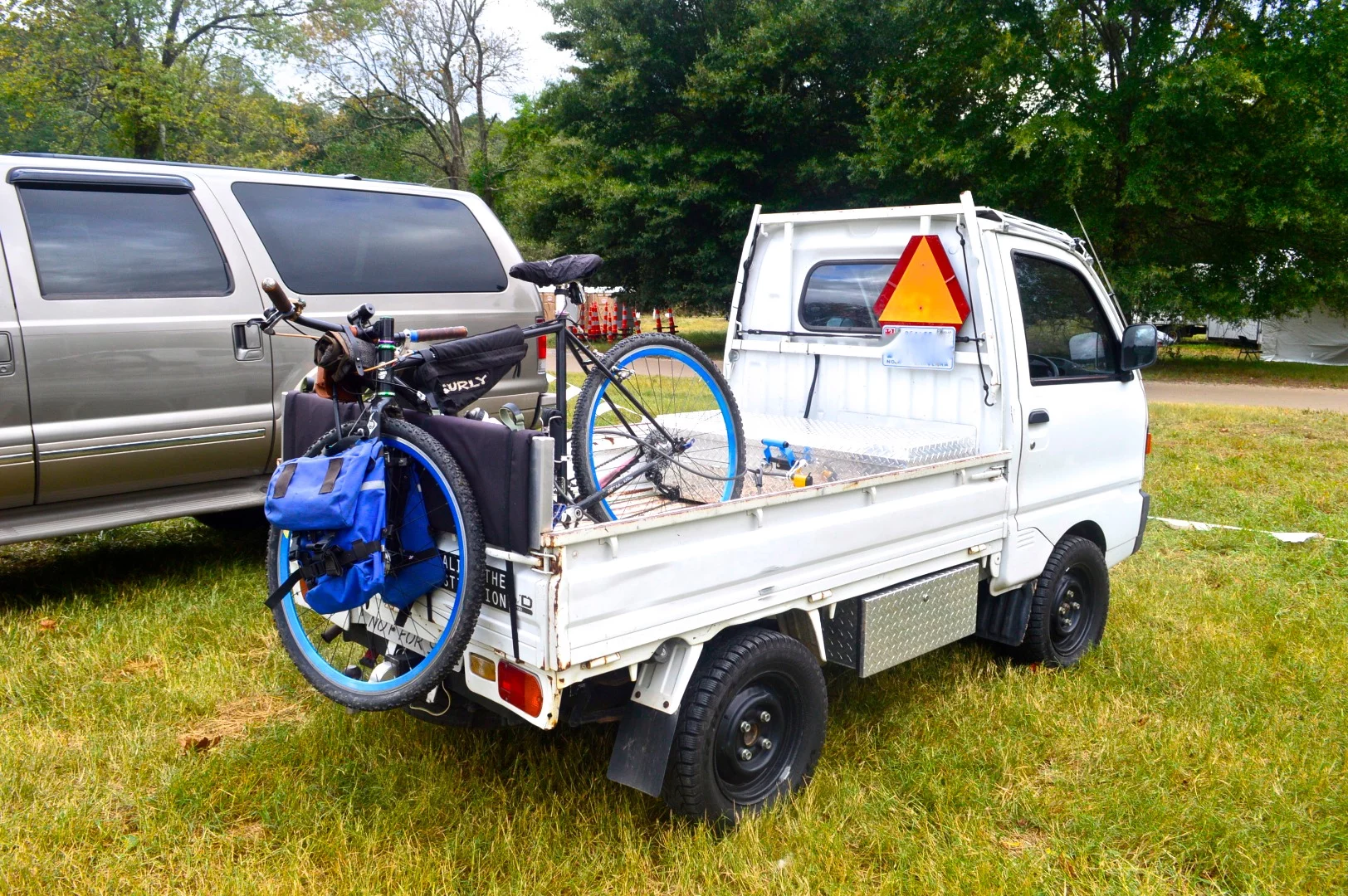 Interestingly enough, a small Mitsubishi Delica camper van was the first vehicle to focus our camera lens at OX West 2016 back in the spring, and this small Mitsubishi pickup was the last to do so at OX East 2016