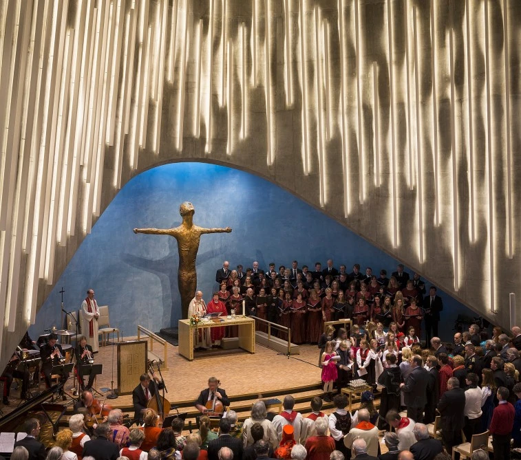 The cathedral measures 1,917 sq m (20,634 sq ft) and can seat 350 (Photo: Adam Mørk/schmidt hammer lassen)