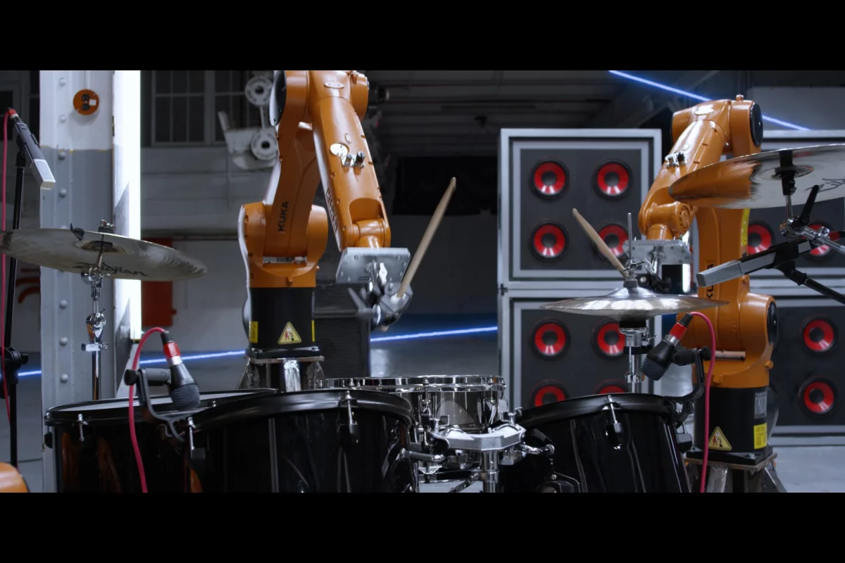 Still from Automatica