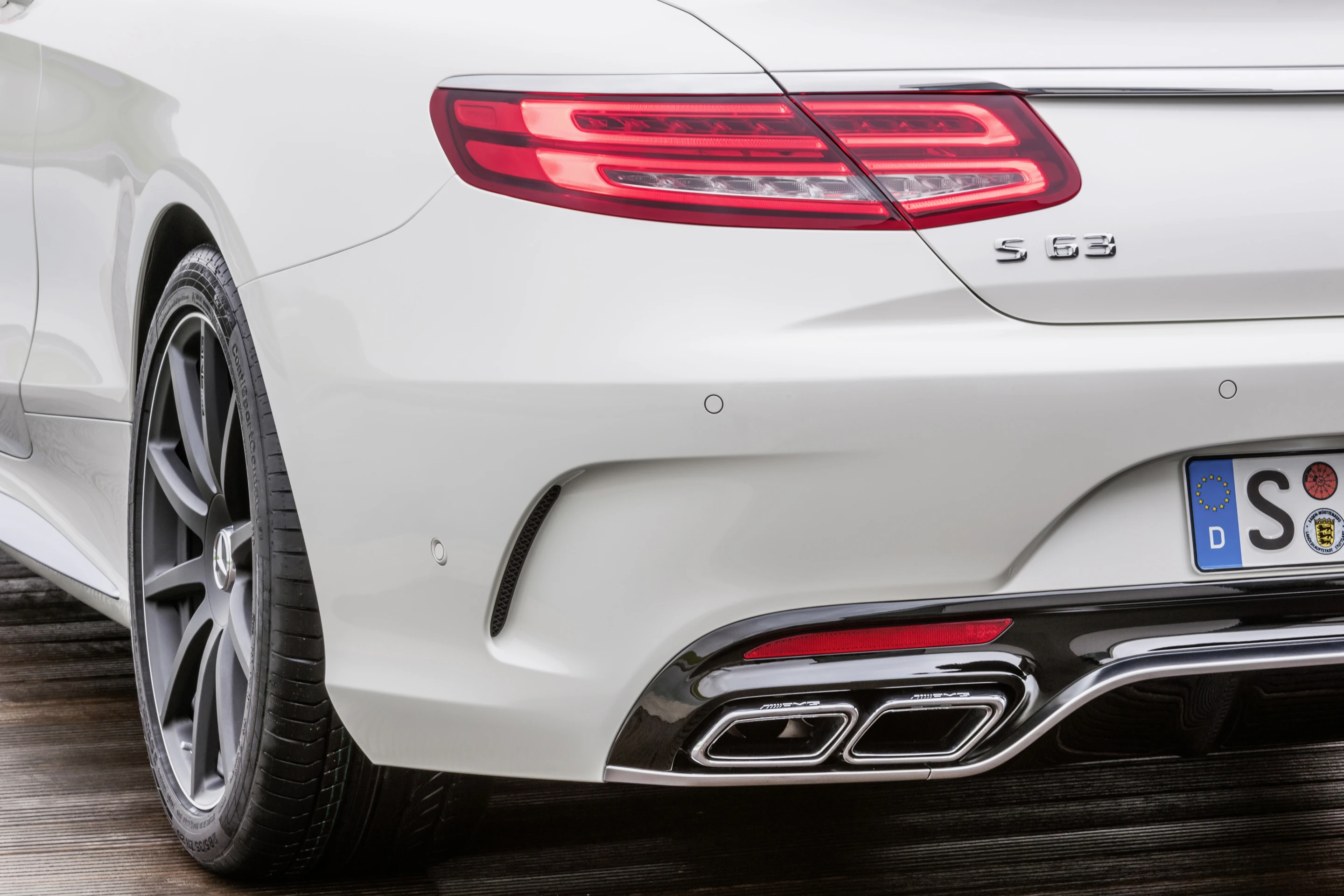 The S63 AMG Coupé features active baffles in the exhaust, an auditory gimmick that changes the aural outcry of the V8 when pushed towards the upper rev range
