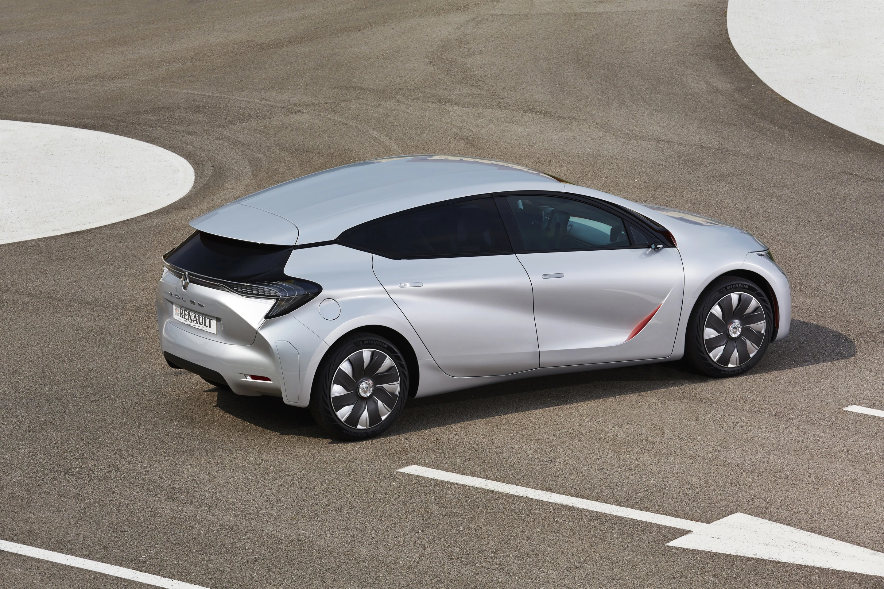 The Renault EOLAB waits for its world premiere on October 2