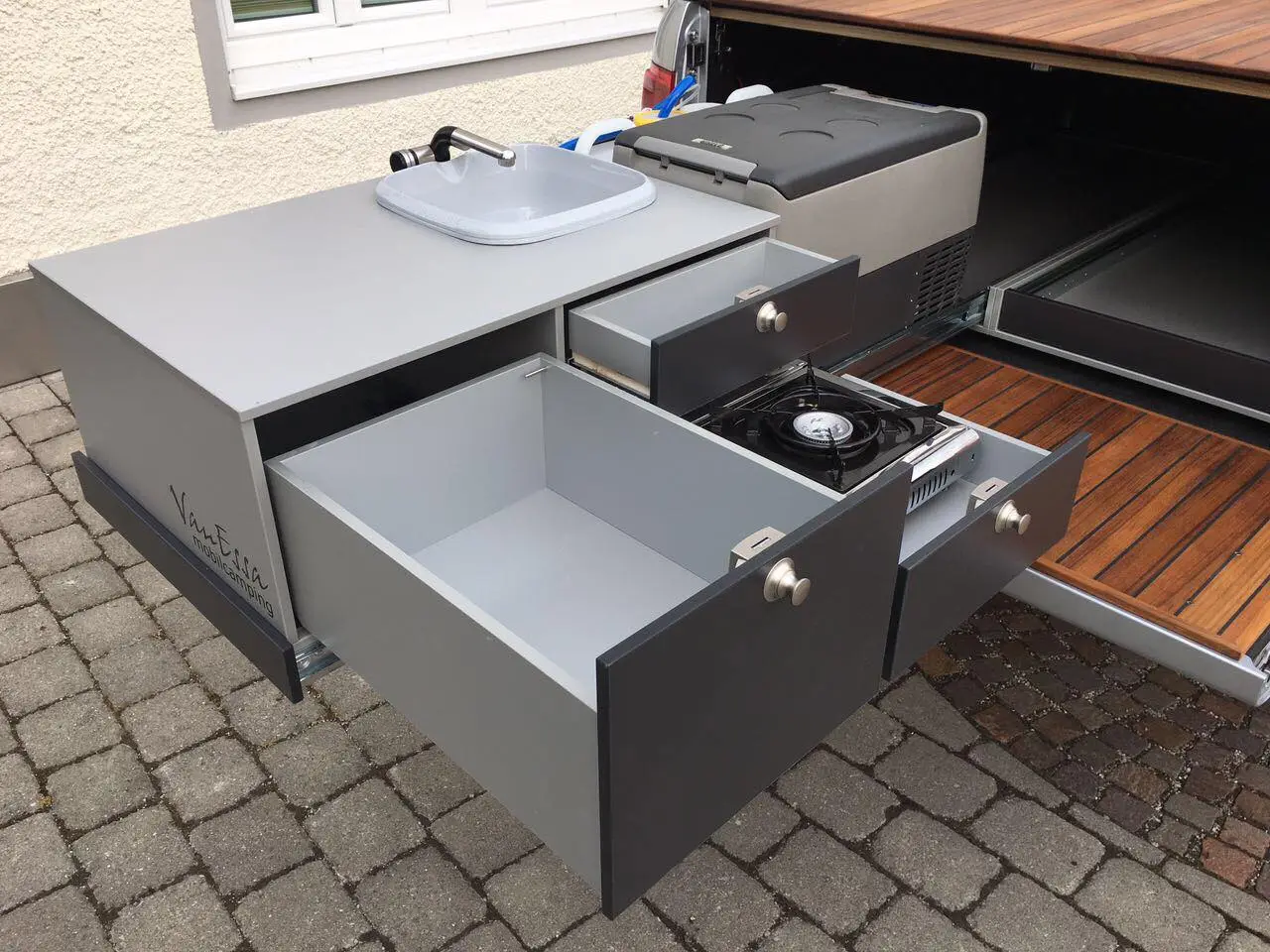 VanEssa adds a little extra style to this Volkswagen Amarok kitchen area with the wood covers