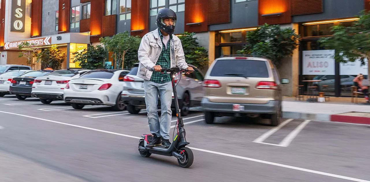 The P series e-scoots feature widened decks, automotive-grade tires, front/rear spring suspension and comprehensive lighting, in addition to "premium build quality"