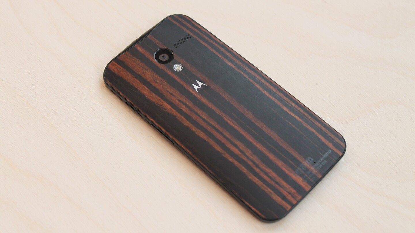 Our ebony Moto X weighs five percent more than the plastic version