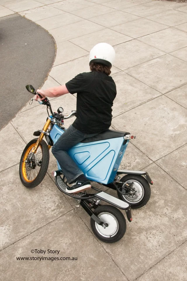 The prototype electric Deliver E-Trike has independently-pivoting rear swing arms, which allow it to stand upright when parked on grades