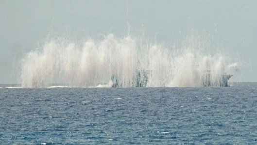The initial launch image of MASS dramatically illustrates the MASS capability to deploy optimum decoy patterns.