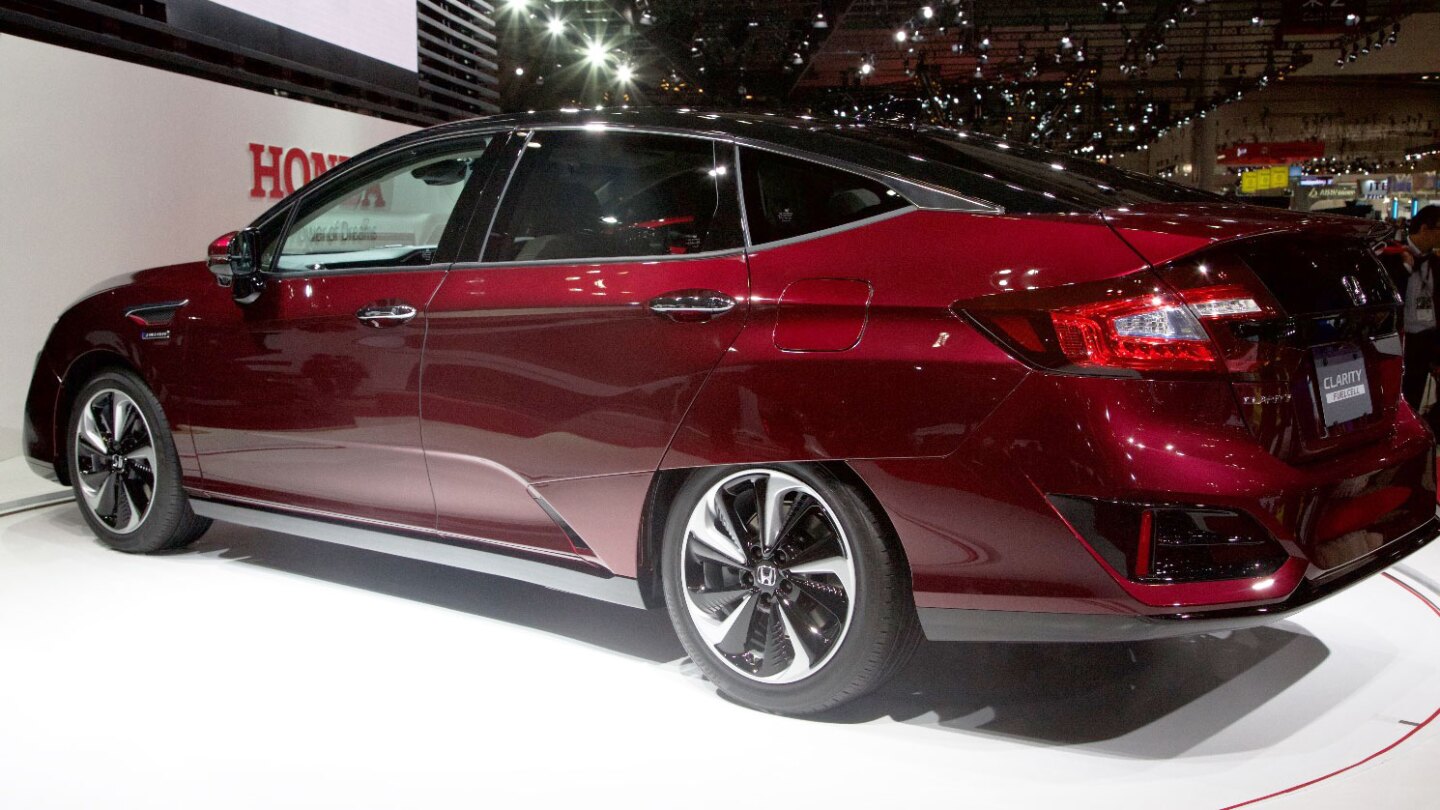 The Honda Clarity Fuel Cell on show in Tokyo