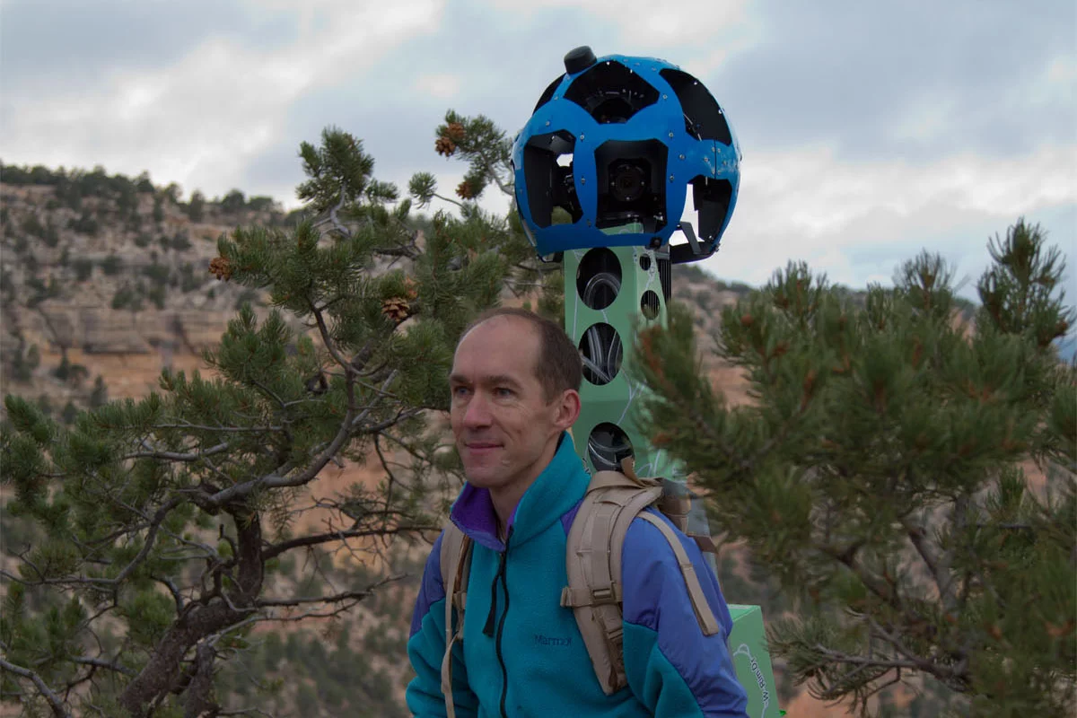 A team of five people mounted with Trekkers and accompanied by ten Google engineers walked the trails of the majestic canyon and gathered images over a period of three days