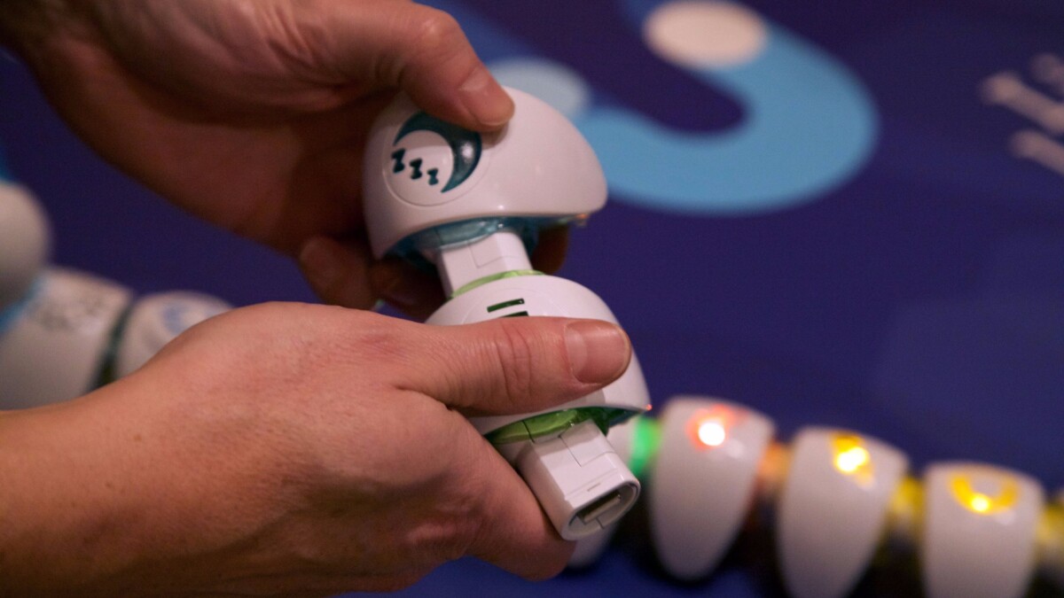 Segments are connected via USB