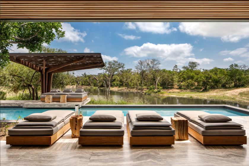Safari guests of the South Africa’s Cheetah Plains Game Log will have plenty of opportunities for extracurricular connections with nature