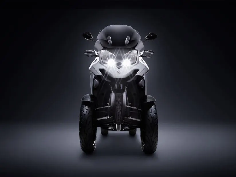 Quadro Qooder: three hydraulic chambers proportion oil under cornering tilt and braking suspension forces