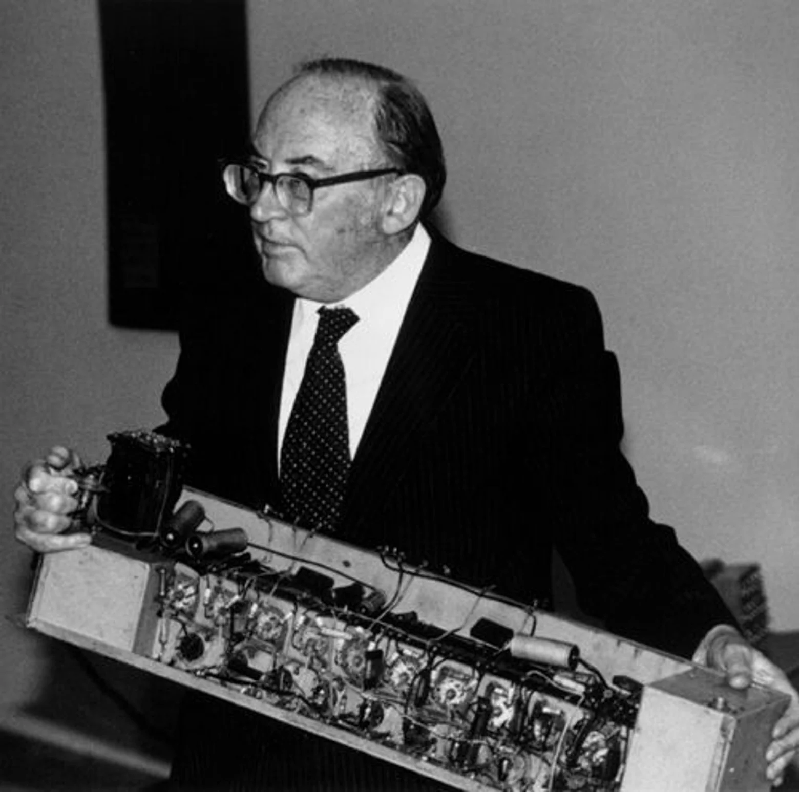 Sir Maurice Wilkes with an EDSAC chassis