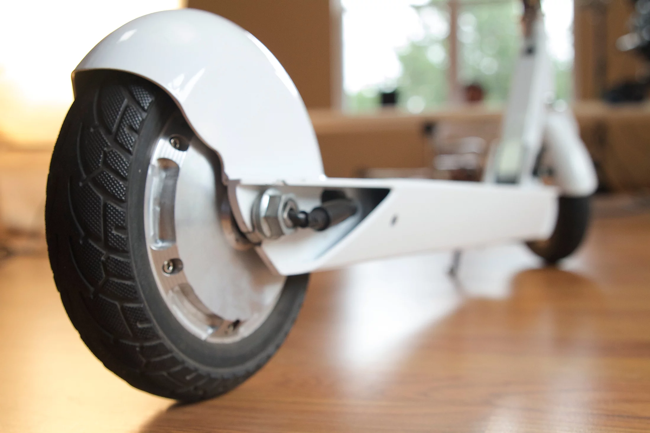 The SmartScooter has a 250 W brushless electric hub motor