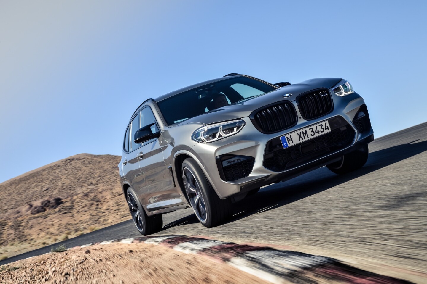 The M TwinPower Turbo technology used in the new engine includes two mono-scroll turbochargers, each handling three cylinders