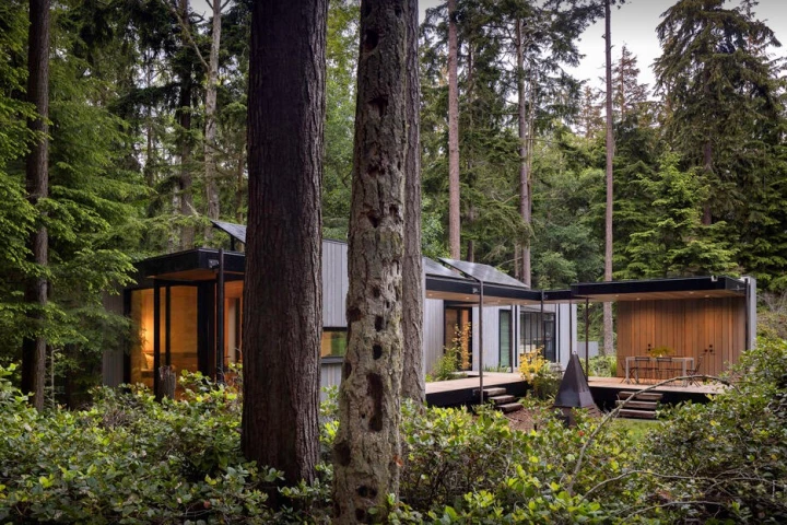 The pin foundation system of the Whidbey Puzzle Prefab protects the landscape