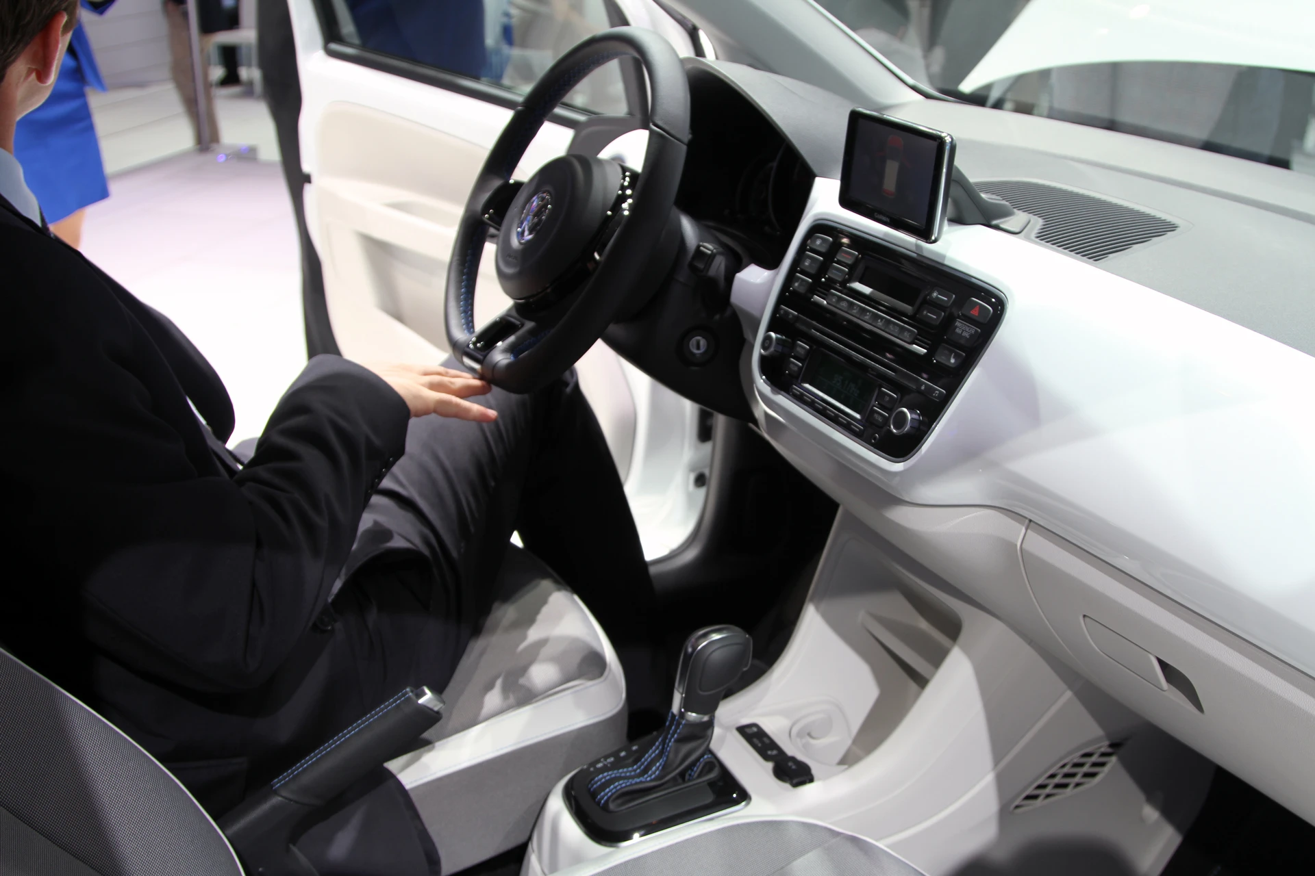 Behind the wheel of the e-up! (Photo: Gizmag)