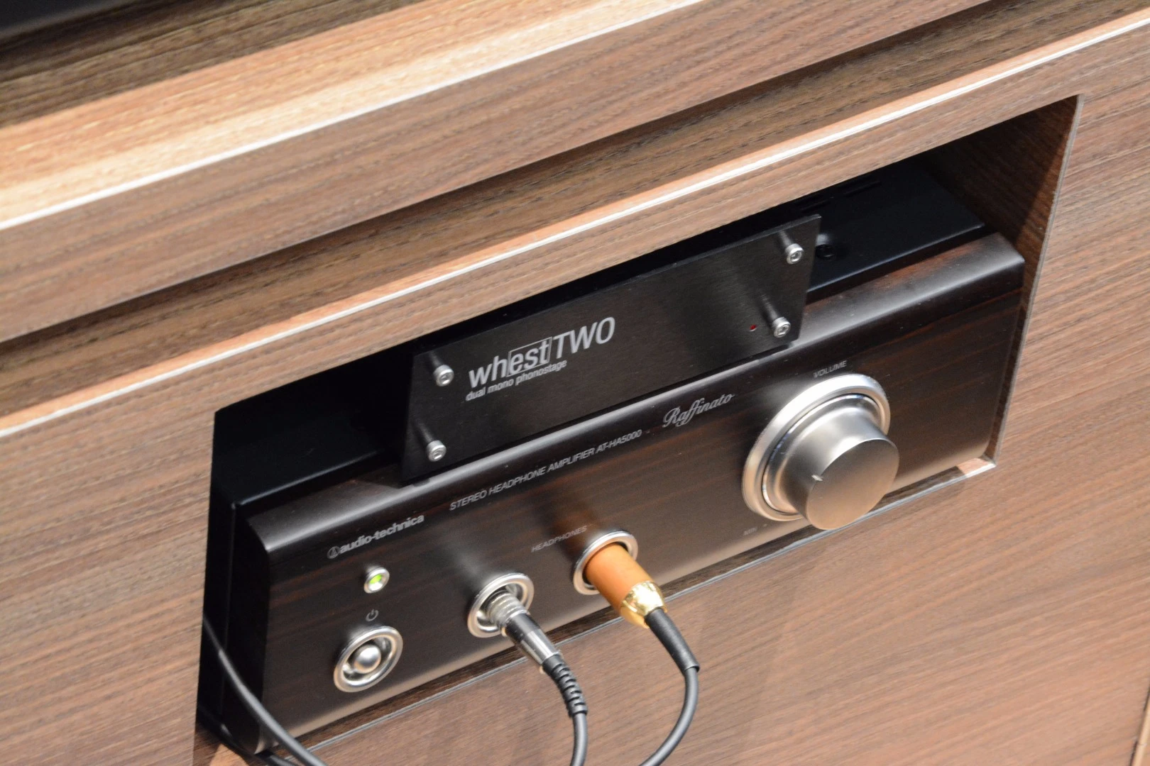 The booth demo unit was cabled up to the new Japan-only AT-AH5000 amplifier and a whestTWO phono preamp, which no doubt helped out in the sound delivery department
