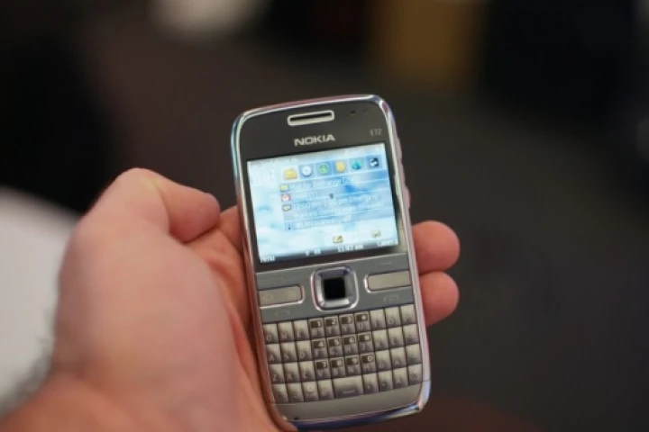 Nokia E72