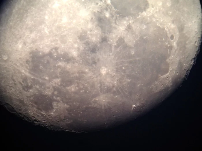 A Snapzoom photo taken through a telescope