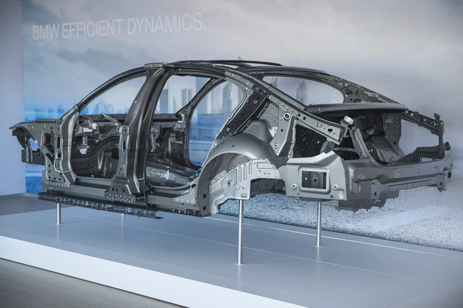 The next-generation BMW 7 Series will be up to 130 kg (290 lb) lighter than the outgoing generation
